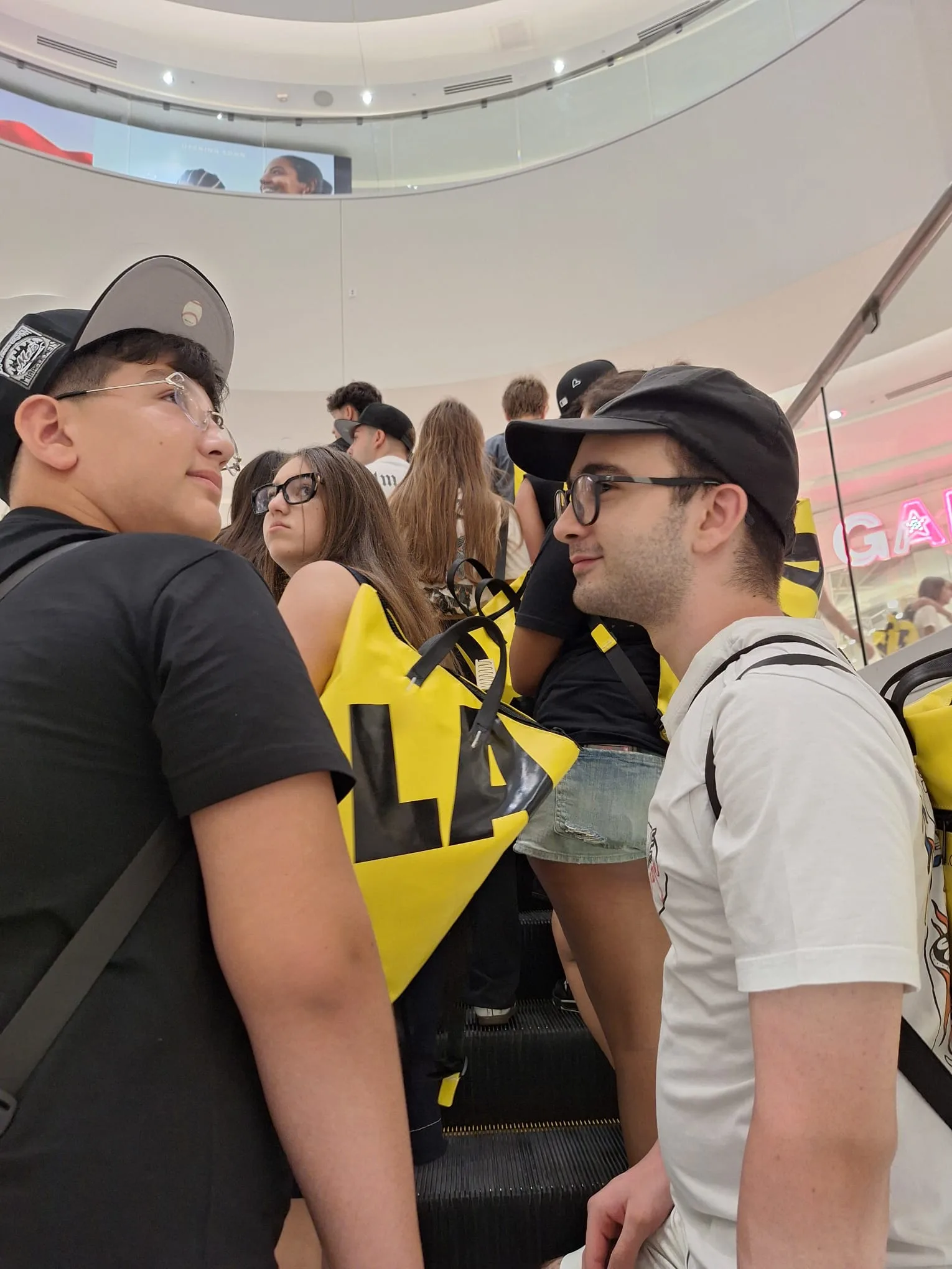 Tappa in un centro commerciale americano al rientro dalla giornata a Manhattan