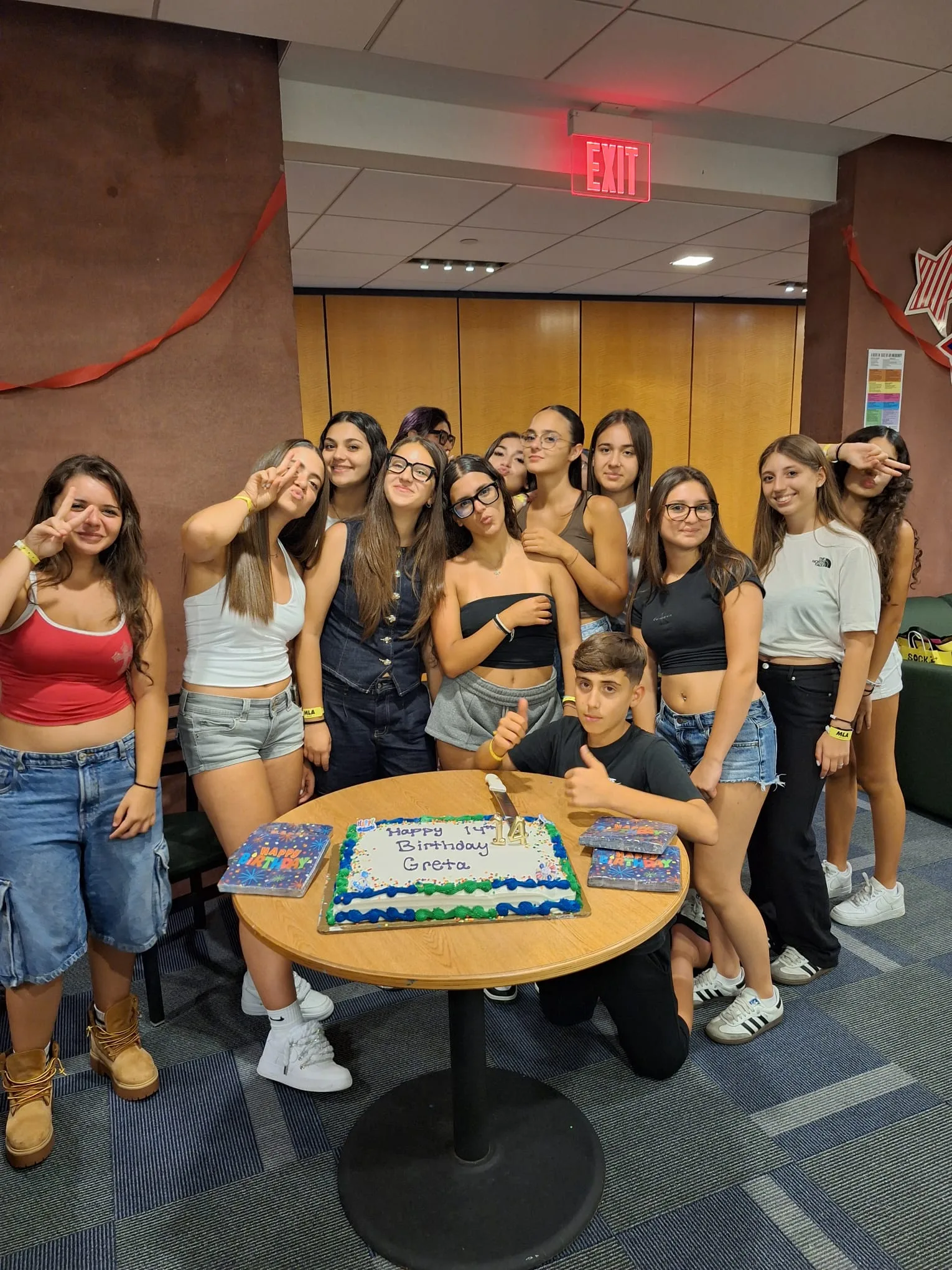 Tutto il gruppo MLA riunito per fare gli auguri di buon compleanno a Greta