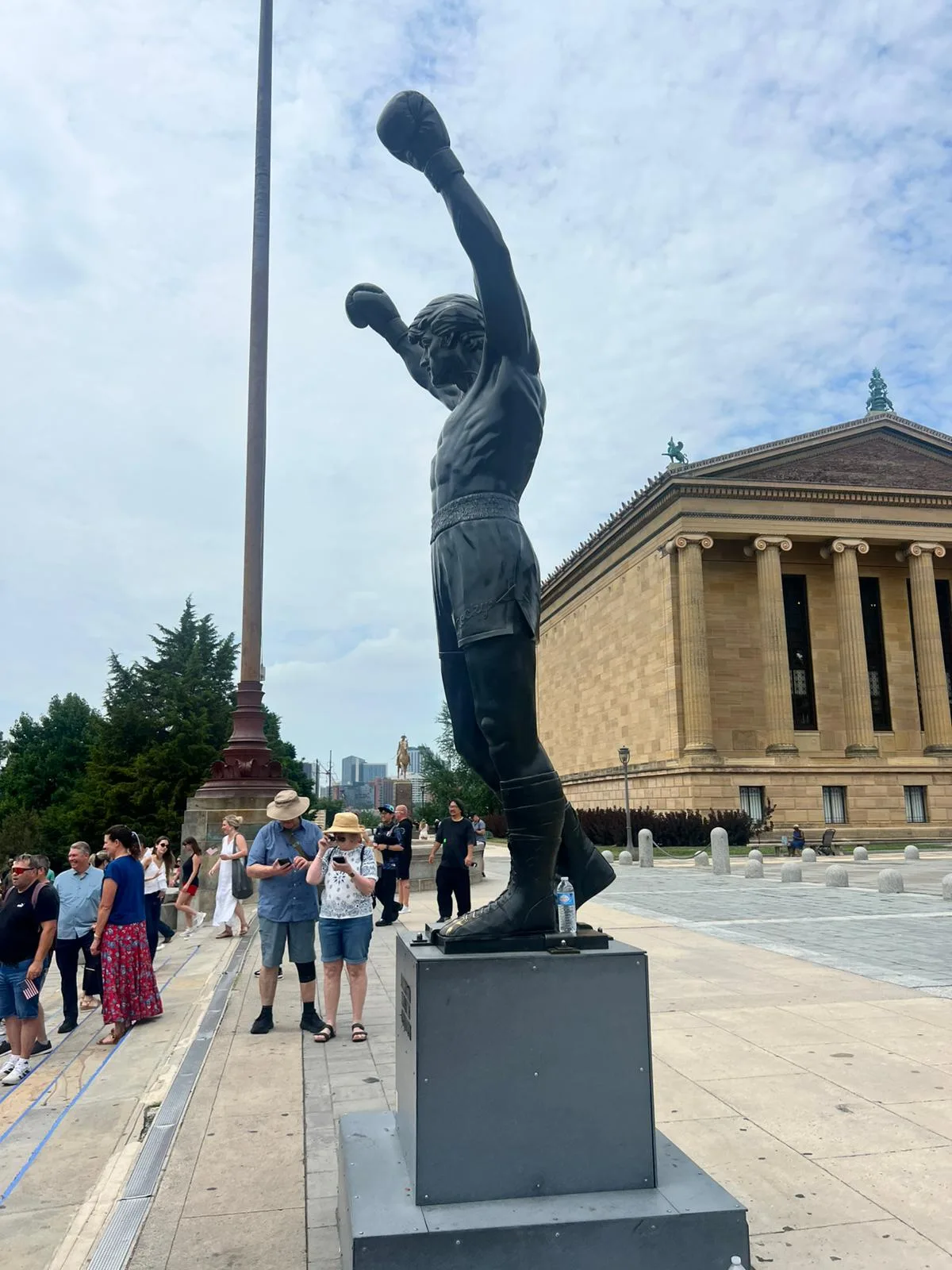 La statua di Rocky Balboa davanti al Philadelphia Museum of Art