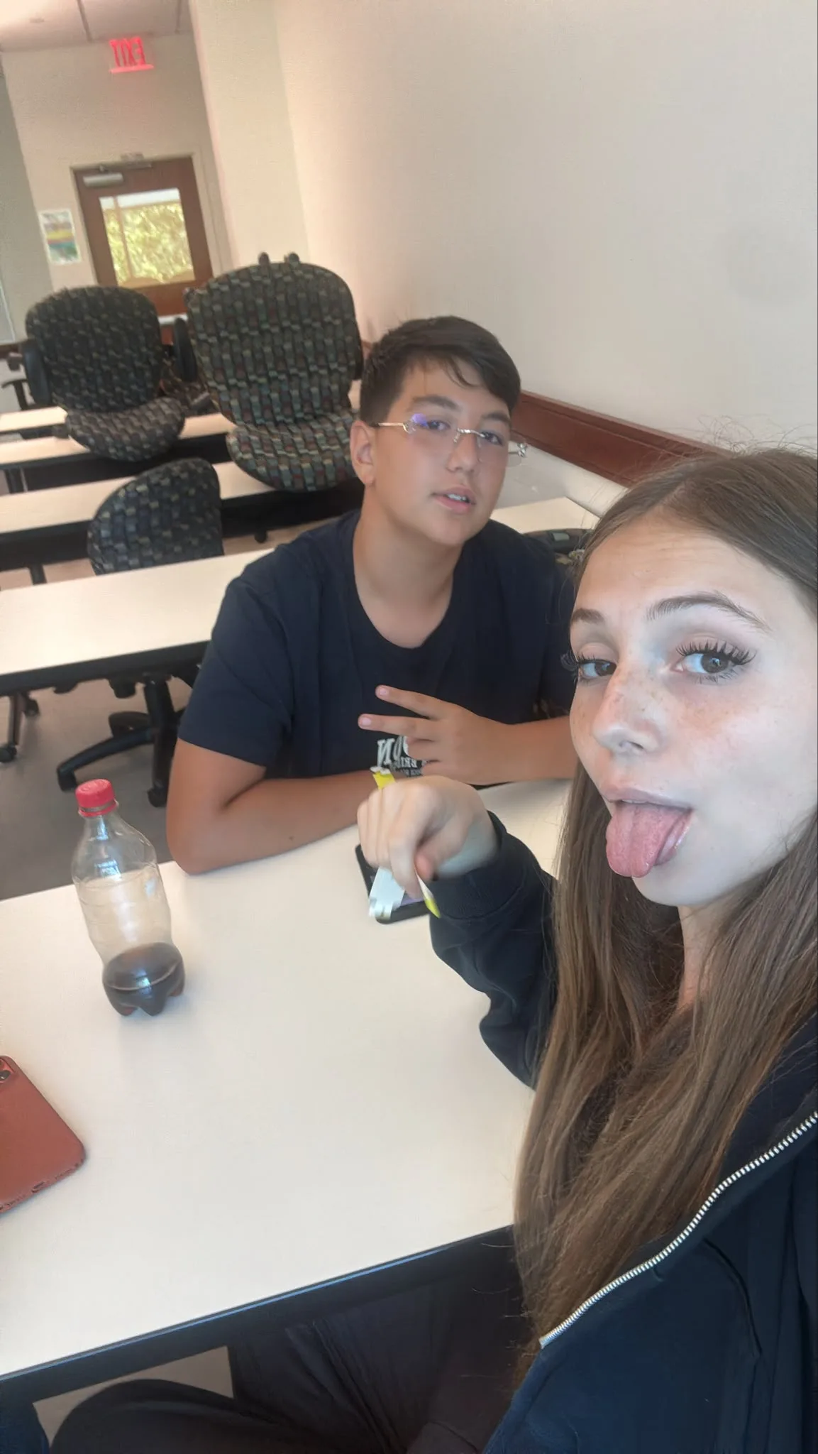 Un momento di pausa tra compagni di corso
