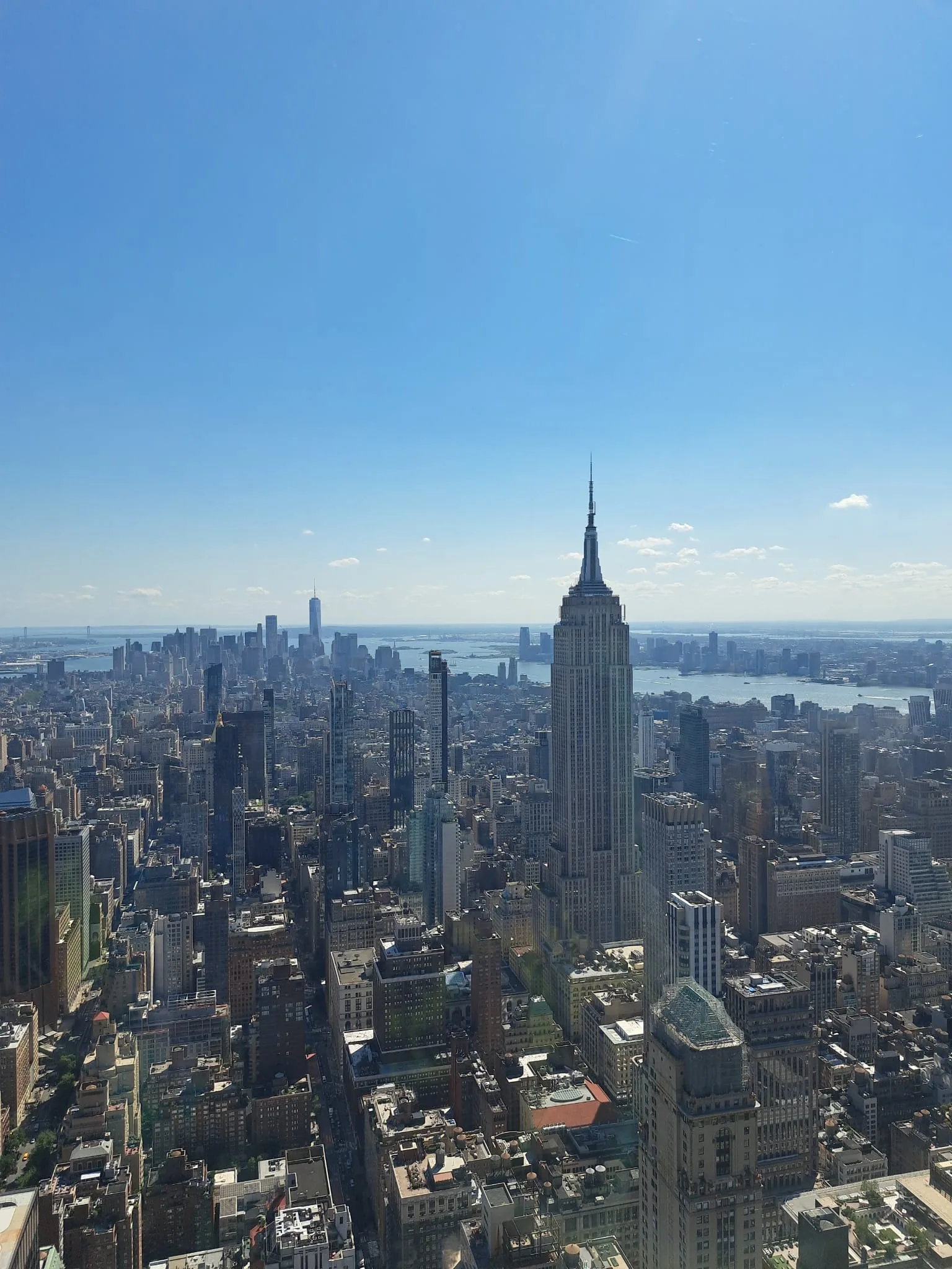 Lo skyline di Manhattan visto dall’alto, con l’Empire State Building al centro